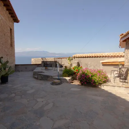 Апартаменты Fteri Stone House In Platanos, Akrata Platanos (Achaea)