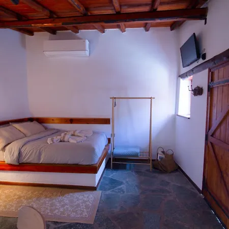 Fteri Stone House In Platanos, Akrata