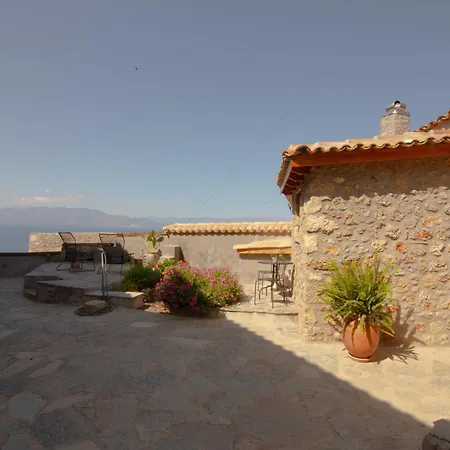 Fteri Stone House In Platanos, Akrata * Plátanos