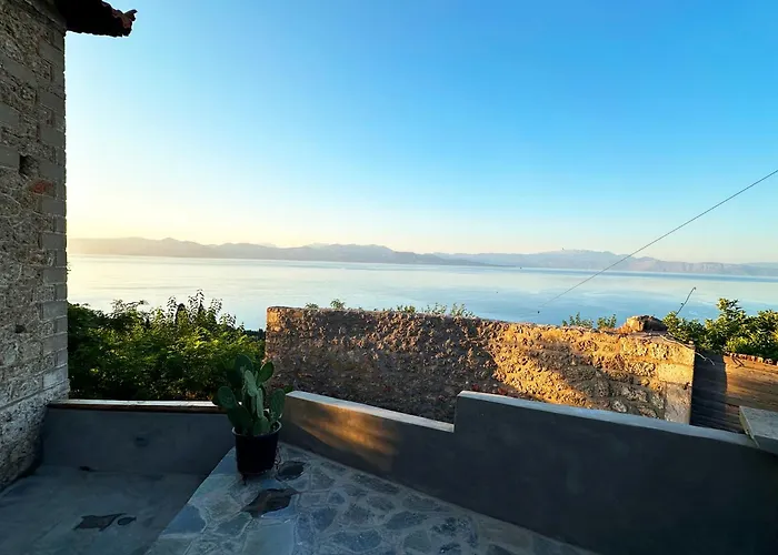 Fteri Stone House In Platanos, Akrata * Plátanos