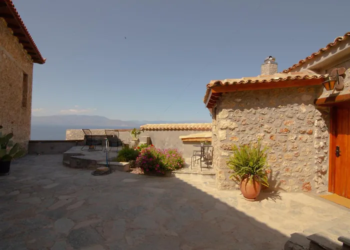 Fteri Stone House In Platanos, Akrata * Plátanos